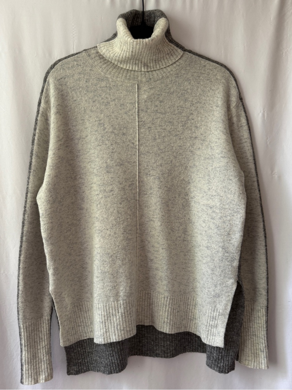 Athleta Two-Tone Gray and Charcoal Turtleneck Merino Wool Sweater Size Small